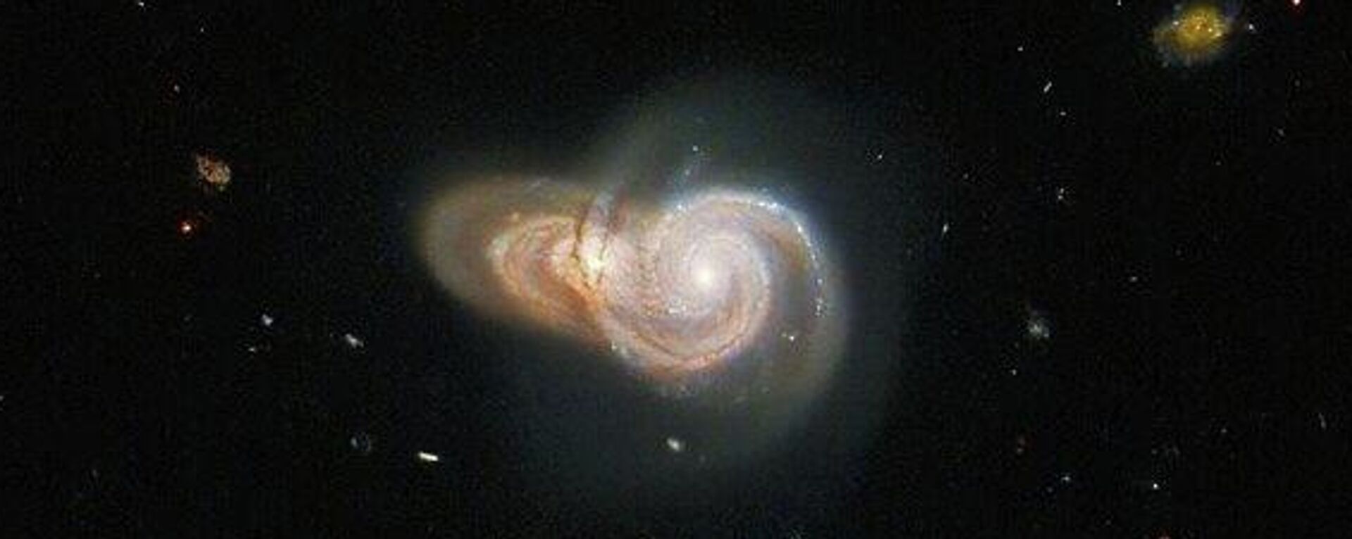 Superposición galáctica captada por Hubble - Sputnik Mundo, 1920, 18.09.2022