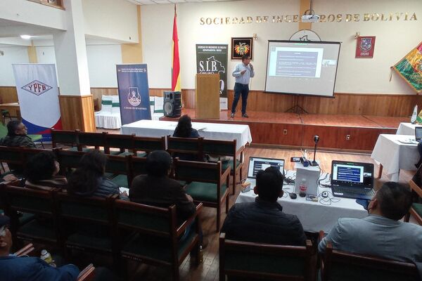 Simposio hacia la Industrialización del Litio del Salar de Coipasa, en Oruro - Sputnik Mundo