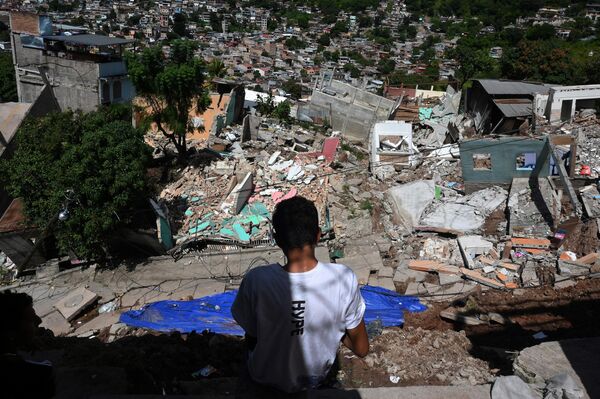 Consecuencias del corrimiento de tierra en Tegucigalpa (Honduras). Varias personas murieron y cientos se vieron obligados a abandonar sus hogares. - Sputnik Mundo