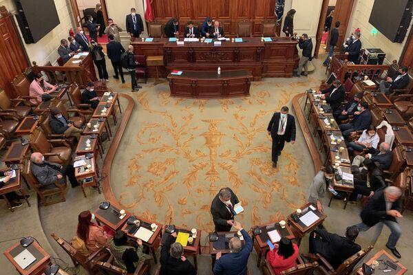 Debate sobre el proceso constituyente en el Congreso de Chile - Sputnik Mundo