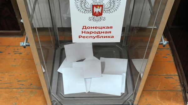 Urna de votación en el referendo unionista en Donetsk - Sputnik Mundo