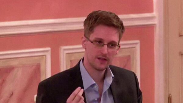 Edward Snowden, el exagente de la CIA   - Sputnik Mundo