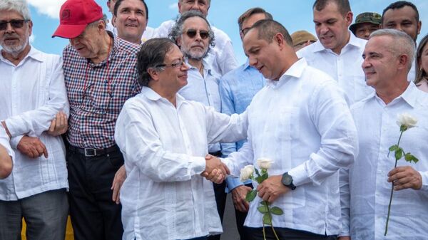El presidente de Colombia, Gustavo Petro, y el ministro de Transporte de Venezuela, Ramón Araguayán - Sputnik Mundo