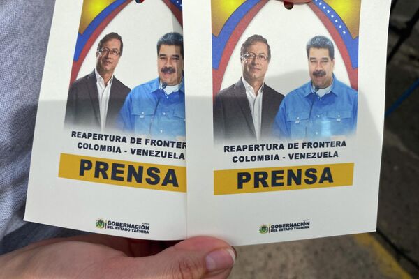 Los medios venezolanos recibieron acreditaciones impresas para el evento de reapertura - Sputnik Mundo