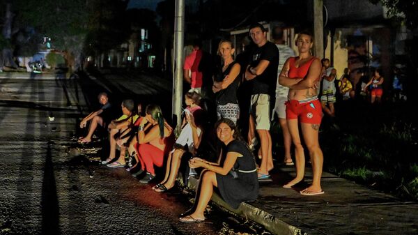 Vecinos sin energía eléctrica como consecuencia del paso del huracán Ian, en Cuba - Sputnik Mundo