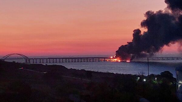 Un incendio provoca el cierre del puente de Crimea (archivo) - Sputnik Mundo