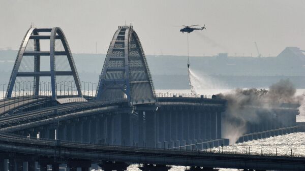 Las consecuencias de la explosión en el puente de Crimea - Sputnik Mundo