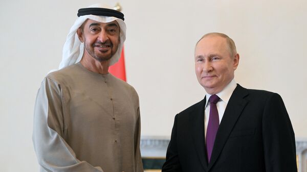 El presidente de los Emiratos Árabes Unidos, Mohamed bin Zayed Nahyan, y el presidente de Rusia, Vladímir Putin - Sputnik Mundo