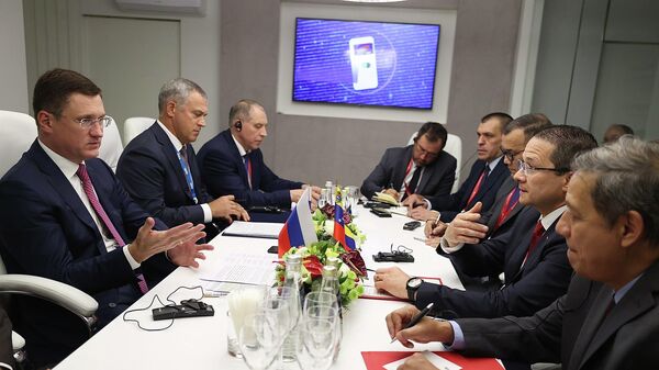 El canciller de Venezuela, Carlos Faría, y el vicepresidente del Gobierno de la Federación de Rusia, Alexandr Nóvak, durante un encuentro en Moscú - Sputnik Mundo