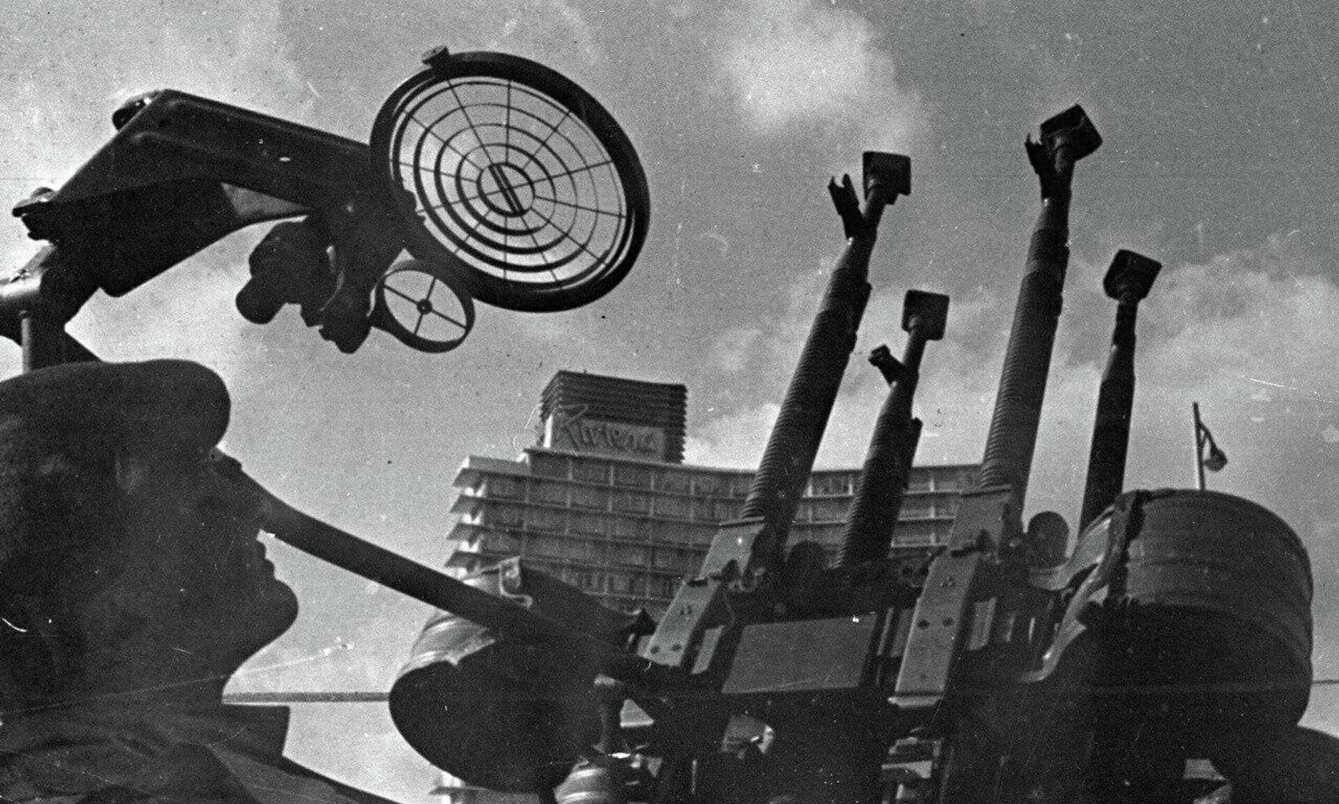 Equipo cubano antiaéreo durante la Crisis de los Misiles. - Sputnik Mundo, 1920, 15.10.2022