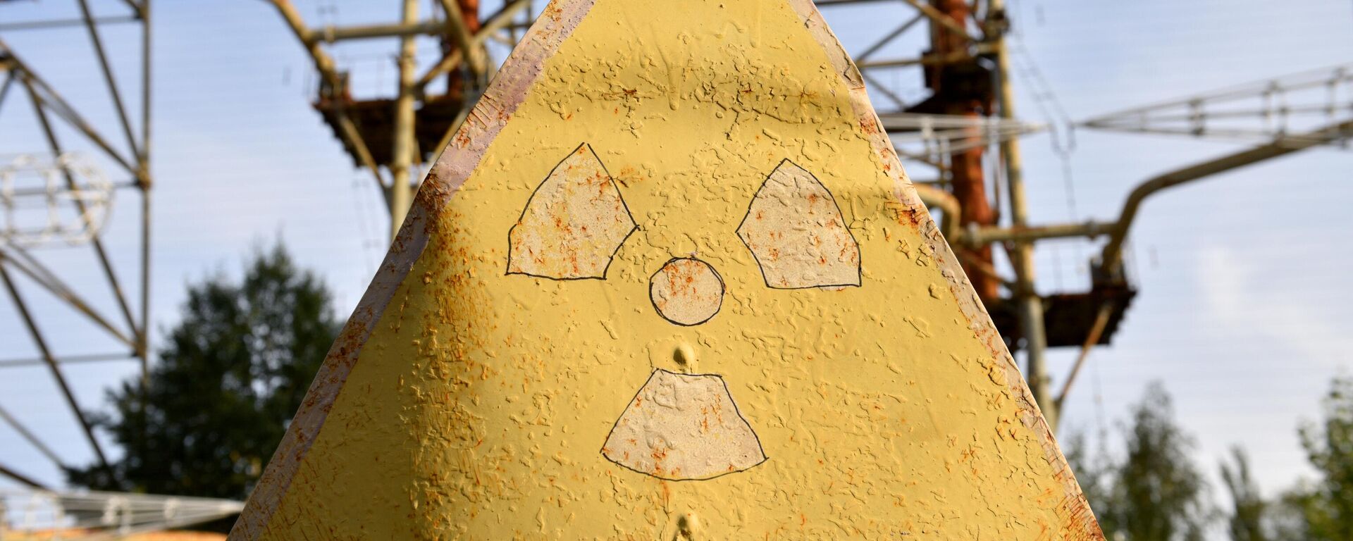 Señal de radiación en la zona de exclusión de la central nuclear de Chernóbil. - Sputnik Mundo, 1920, 26.10.2022