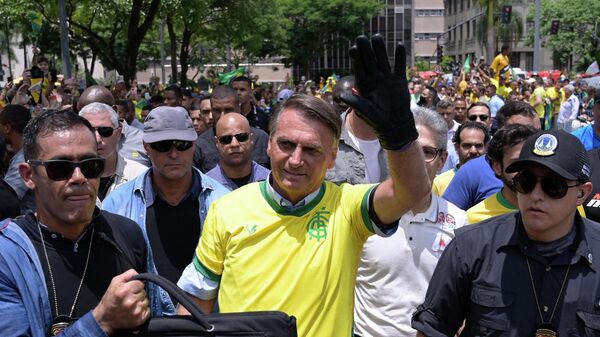 El presidente de Brasil, Jair Bolsonaro, durante un acto de campaña previo a la segunda vuelta de las elecciones en las que buscará su reelección  - Sputnik Mundo