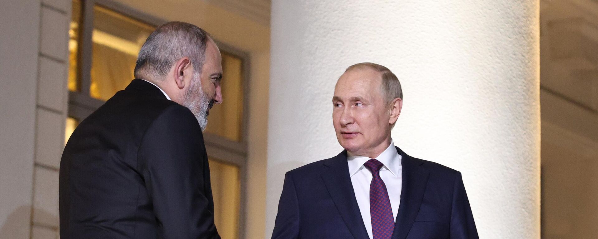 Nikol Pashinián, primer ministro de Armenia, y Vladímir Putin, presidente de Rusia (archivo) - Sputnik Mundo, 1920, 26.04.2023