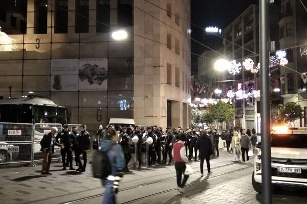 Concentración policiaca en Estambul tras el estallido de una bomba. - Sputnik Mundo
