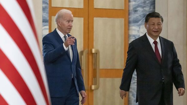 El presidente de EEUU,  Joe Biden, y el presidente chino, Xi Jinping - Sputnik Mundo