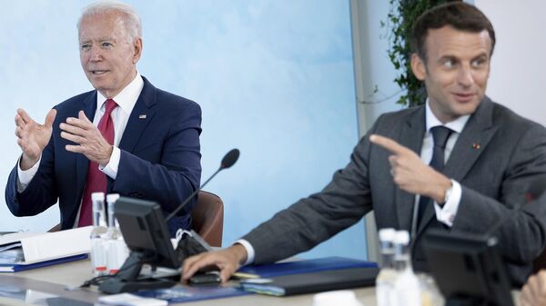 El presidente de EEUU, Joe Biden, y el presidente de Francia, Emmanuel Macron - Sputnik Mundo