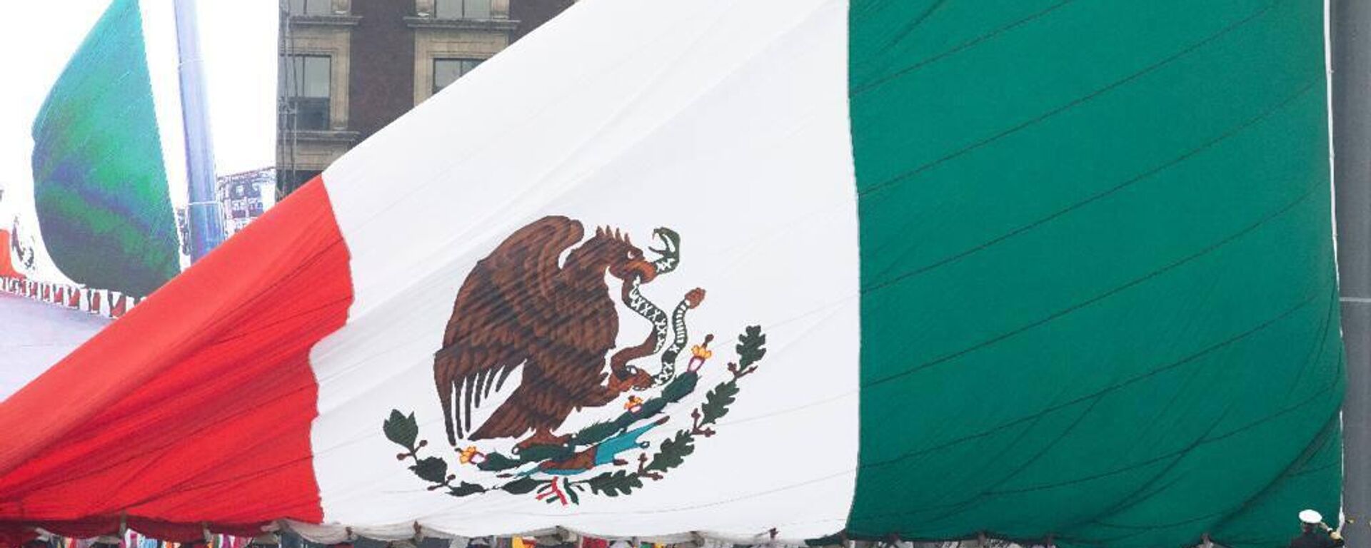 La bandera de México se izó en ceremonia conmemorativa en la capital del país. - Sputnik Mundo, 1920, 20.11.2022