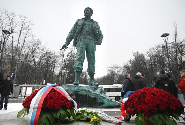 El monumento Comandante fue erigido en la plaza que lleva su nombre, cerca de la estación de metro Sókol de Moscú. - Sputnik Mundo