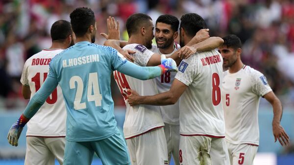 La selección de Irán derrotó 2-0 a Gales en el inicio de la segunda ronda de la Copa del Mundo - Sputnik Mundo