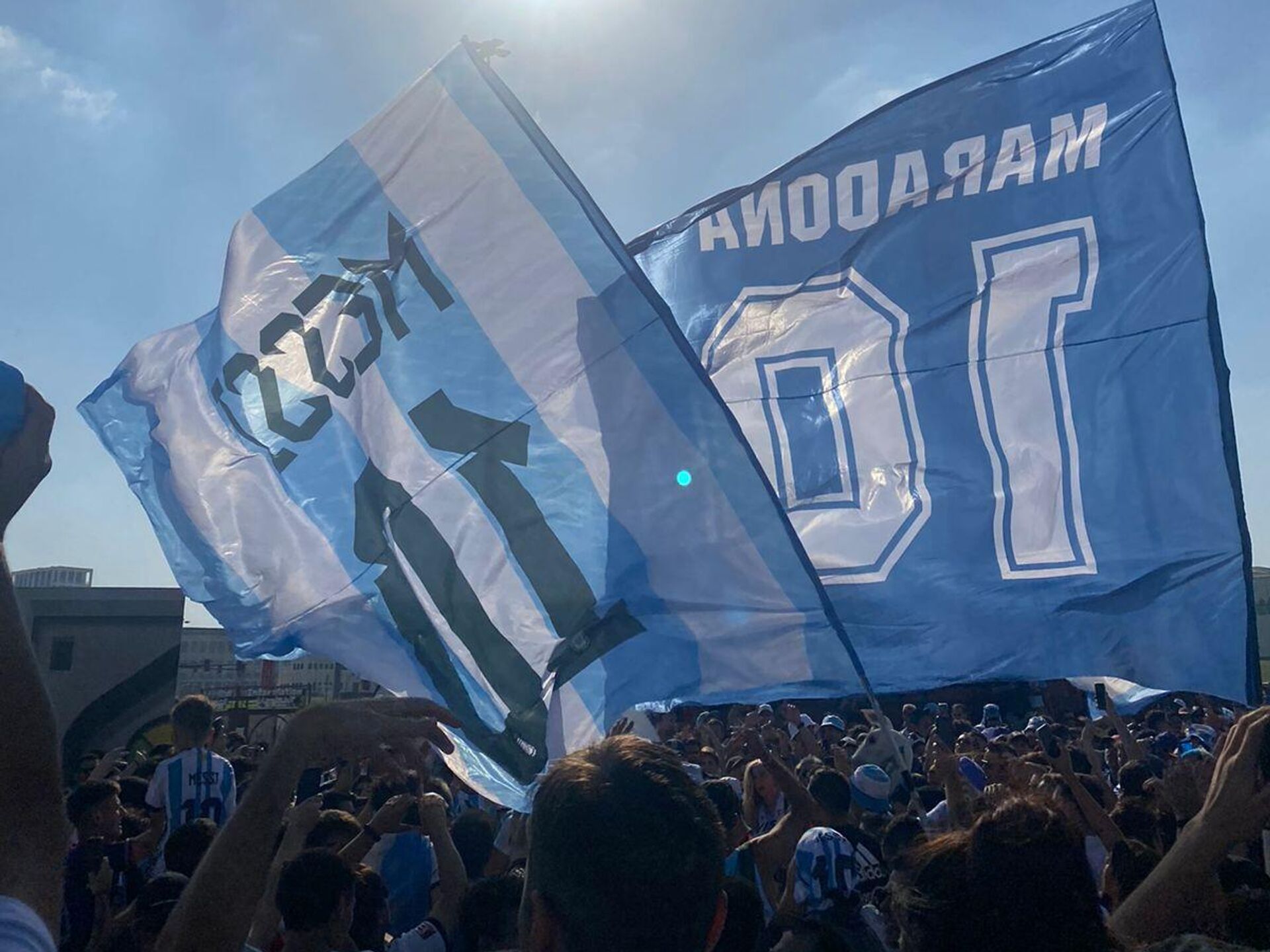 Los simpatizantes argentinos organizaron un masivo 'banderazo' en apoyo de la selección nacional - Sputnik Mundo, 1920, 25.11.2022