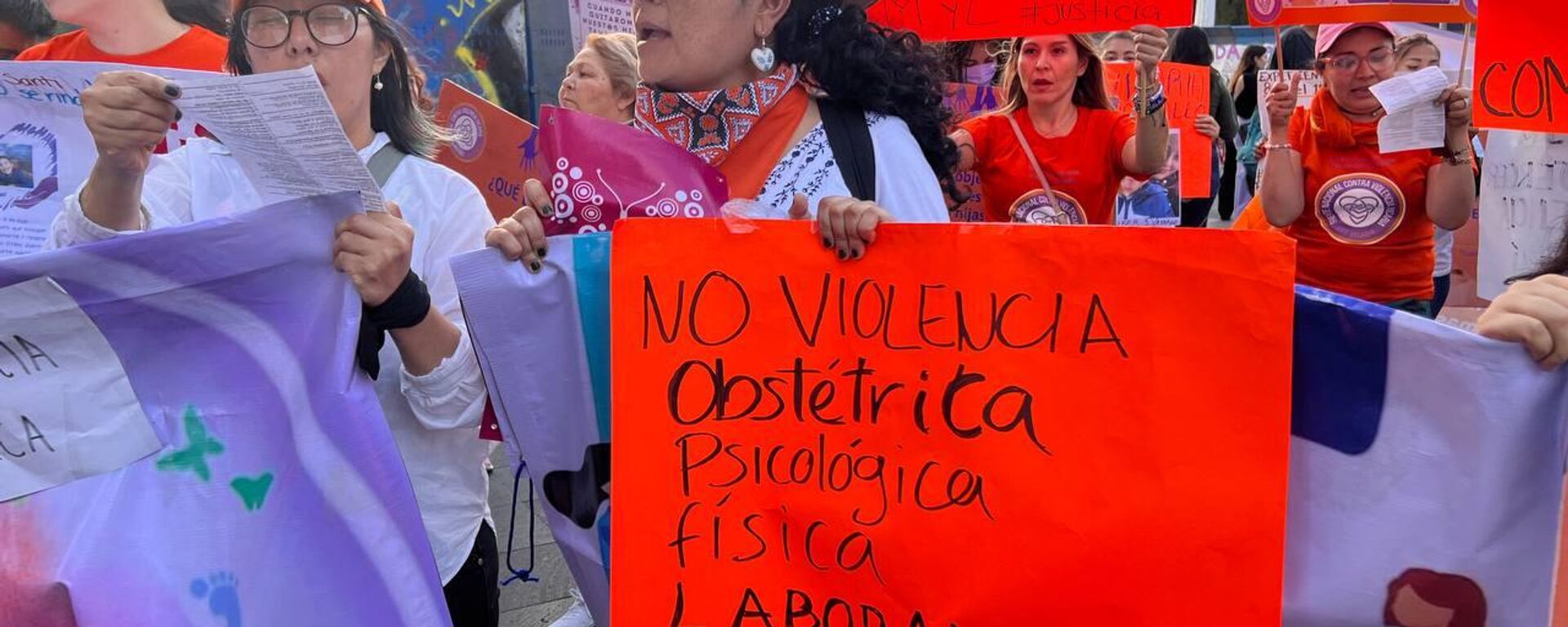 Mujeres protestan en la Ciudad de México durante el Día Internacional de la Violencia contra la Mujer - Sputnik Mundo, 1920, 07.03.2024