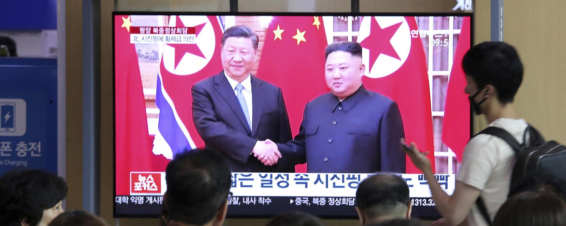 El presidente de China, Xi Jinping, con  el presidente de Corea del Norte, Kim Jong-un - Sputnik Mundo, 1920, 26.11.2022