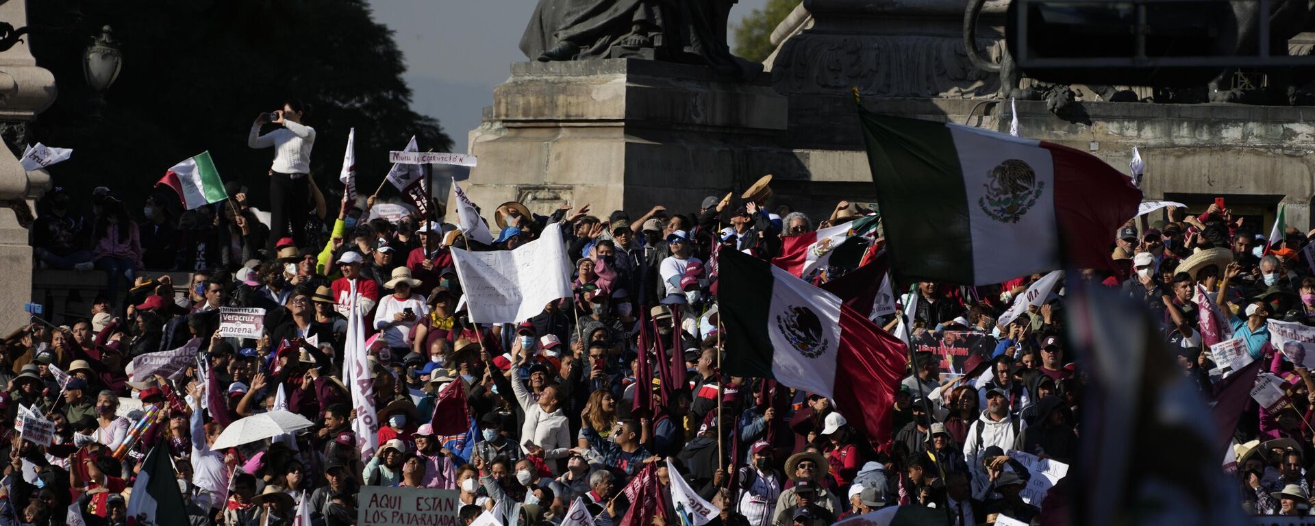 Miles de mexicanos se congregan en la capital para la marcha del presidente, Andrés Manuel Lopez Obrador - Sputnik Mundo, 1920, 27.11.2022