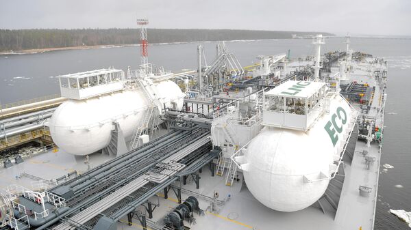 Un buque que transporta el gas natural licuado - Sputnik Mundo
