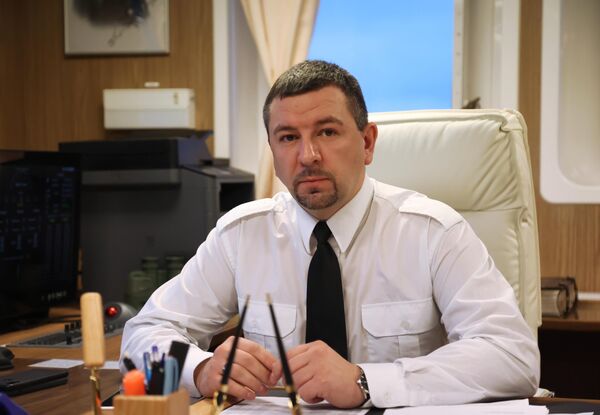 La Ruta Marítima del Norte es uno de los corredores de transporte mundial más prometedores.En la foto: Iván Kurbátov, capitán del rompehielos nuclear Ural. - Sputnik Mundo