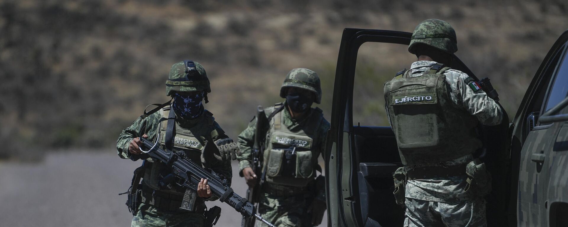 Soldados del ejército mexicano durante un operativo en el estado de Zacatecas, en el centro de México, en marzo de 2022 - Sputnik Mundo, 1920, 05.12.2022