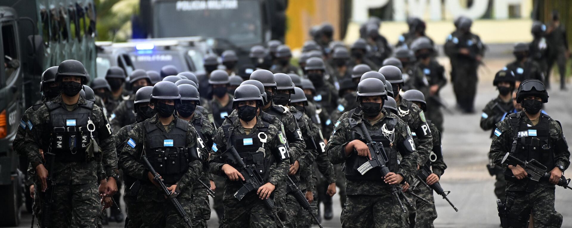 Integrantes de la Policía Militar del Orden Público se movilizan en Tegucigalpa el 27 de noviembre de 2022 - Sputnik Mundo, 1920, 06.12.2022