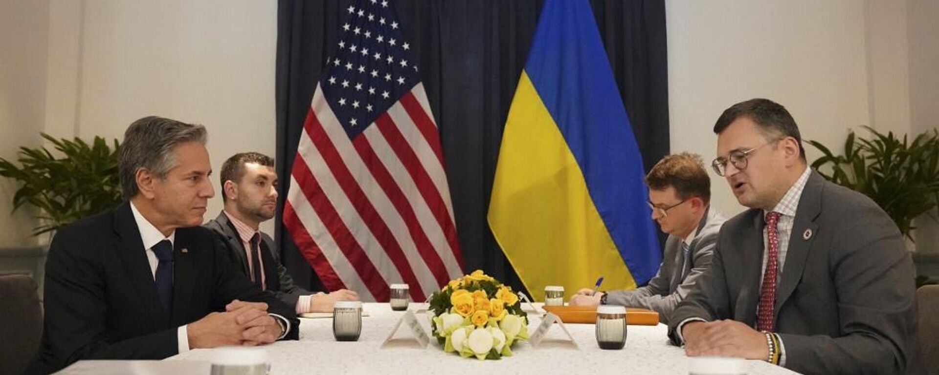 El secretario de Estado de EEUU, Anthony Blinken, con el ministro de Exteriores de Ucrania, Dmytro Kuleba, en Phnom Penh en noviembre de 2022 - Sputnik Mundo, 1920, 06.12.2022