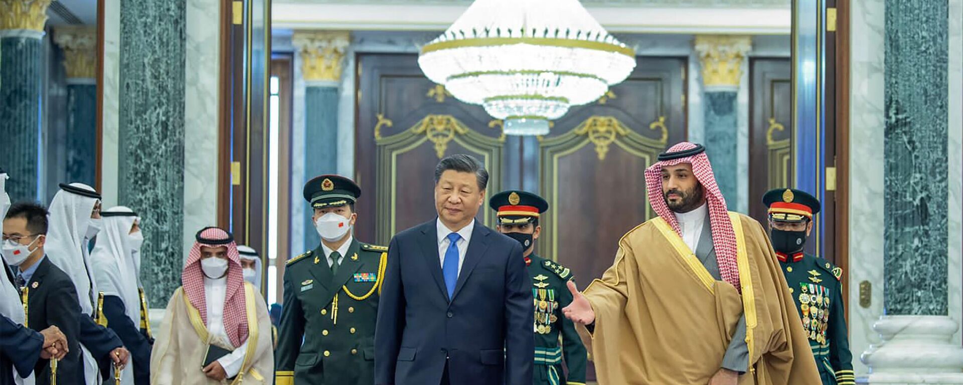 El presidente de China, Xi Jinping, y su homólogo de Arabia Saudita, Salman bin Abdulaziz Saud - Sputnik Mundo, 1920, 13.12.2022