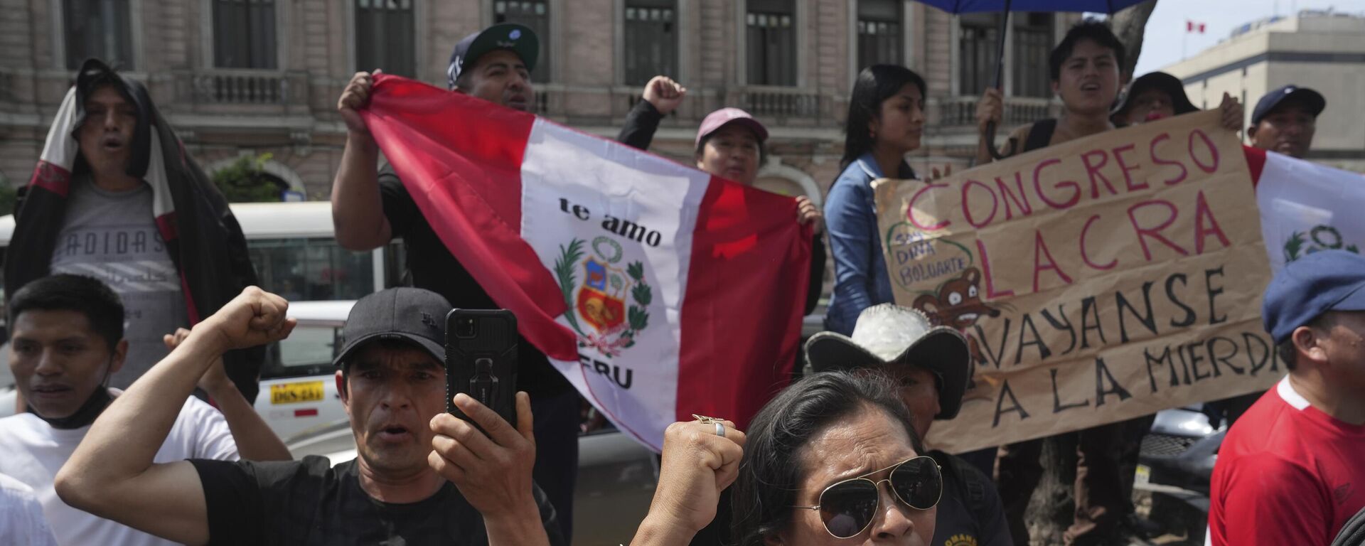 Manifestantes peruanos protestan frente al Congreso y exigen elecciones generales  - Sputnik Mundo, 1920, 30.01.2023