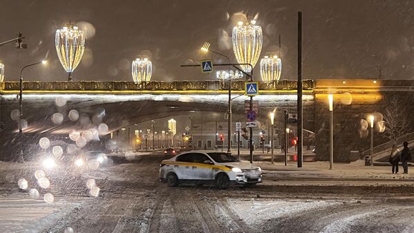 El centro de Moscú cubierto de nieve. - Sputnik Mundo