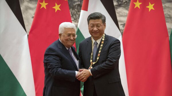 Mahmud Abás (izda.), presidente de Palestina, y Xi Jinping (dcha.), presidente de China (archivo) - Sputnik Mundo