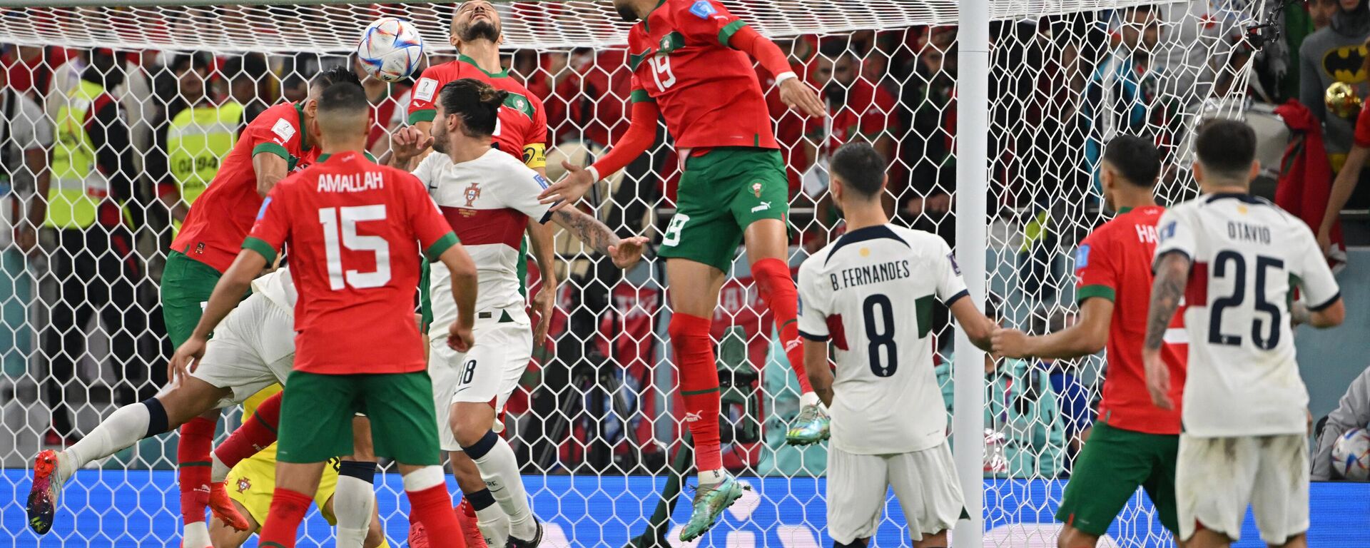 Youssef En-Nesyri, delantero marroquí  marcó un gol durante el partido entre Marruecos y Portugal, en el estadio Al Thumama de Doha, Catar, 10 de diciembre de 2022 - Sputnik Mundo, 1920, 12.12.2022