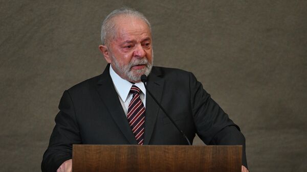 Lula da Silva llora durante la recepción de su diploma como presidente de Brasil, el 12 de diciembre de 2022 - Sputnik Mundo