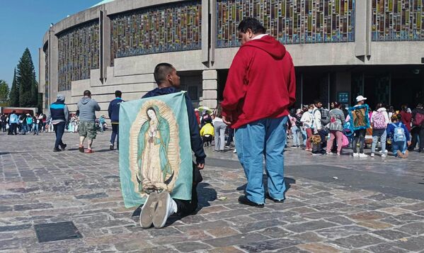 Según la revista Forbes, la Basílica de Guadalupe es el templo católico más visitado del mundo, por arriba de la Basílica de San Pedro, en el Vaticano. - Sputnik Mundo