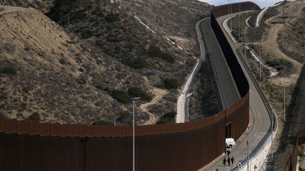 La frontera entre México y Estados Unidos es una de las más complejas del mundo por el intercambio no sólo migratorio entre ambas naciones. - Sputnik Mundo