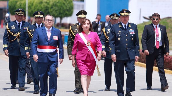 La presidenta de Perú, Dina Boluarte, antes de su discurso a la nación - Sputnik Mundo