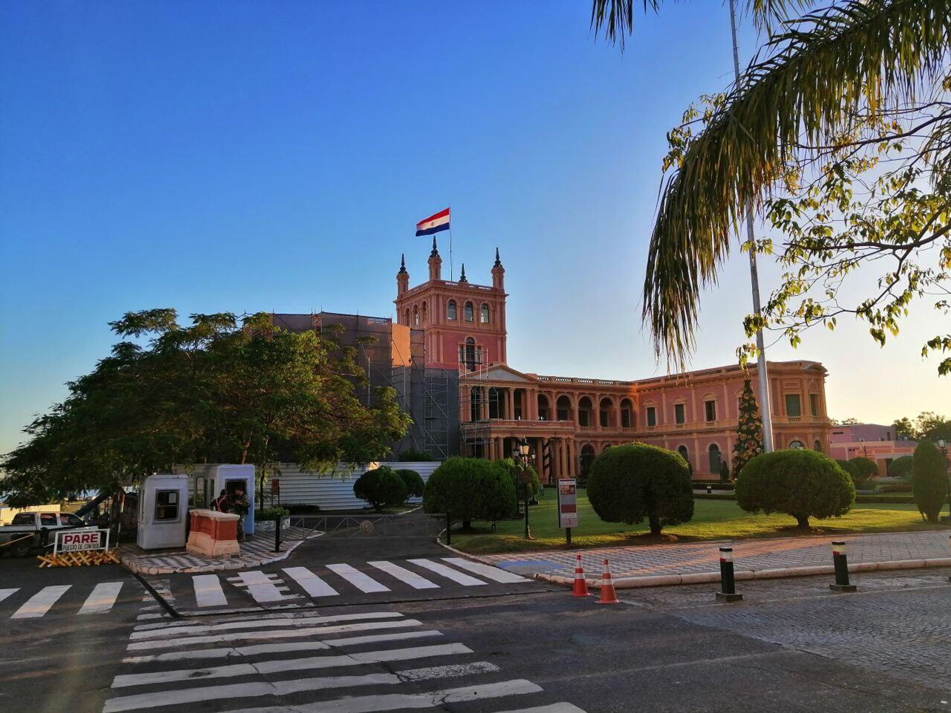 El Palacio de López es la sede del poder ejecutivo de Paraguay, ubicado a unos metros de la costanera en Asunción. - Sputnik Mundo, 1920, 28.04.2023