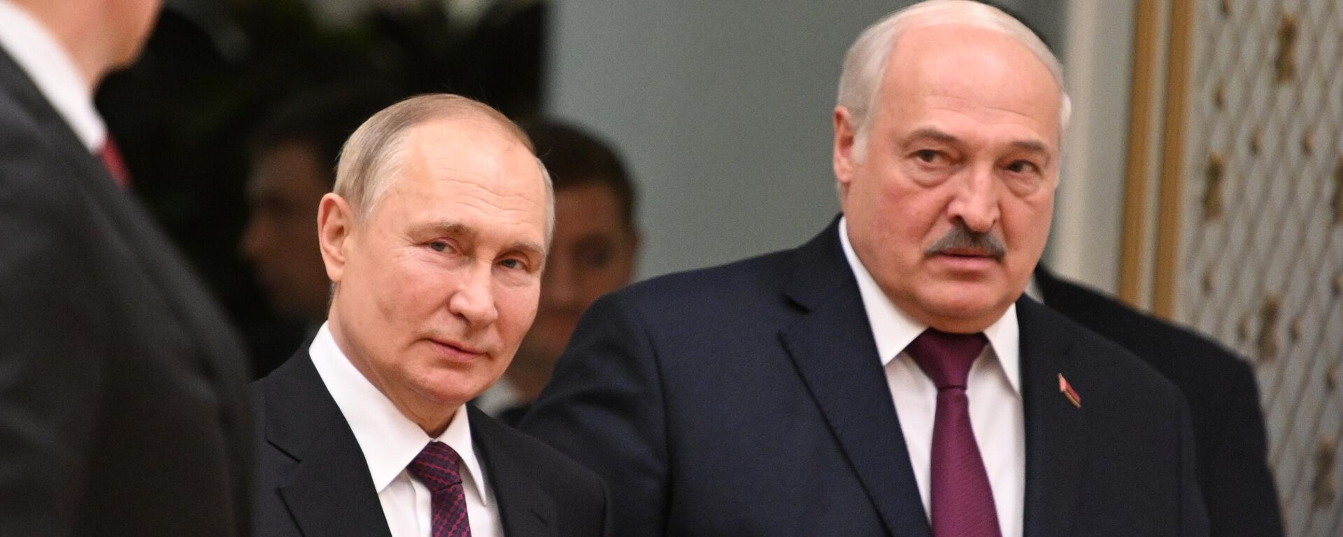 El presidente ruso, Vladímir Putin, y el presidente bielorruso Alexander Lukashenko antes de las conversaciones en Minsk, 19 de diciembre.  - Sputnik Mundo, 1920, 19.12.2022