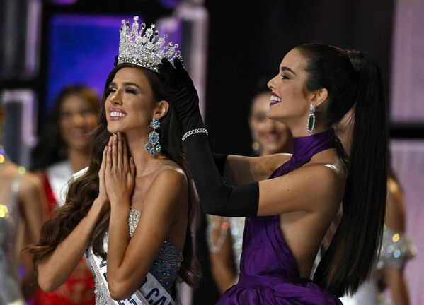 Diana Silva (izquierda) se coronó como nueva Miss Venezuela. La joven trabaja como modelo y ha participado en numerosos concursos de belleza de prestigio, incluso internacionales. - Sputnik Mundo