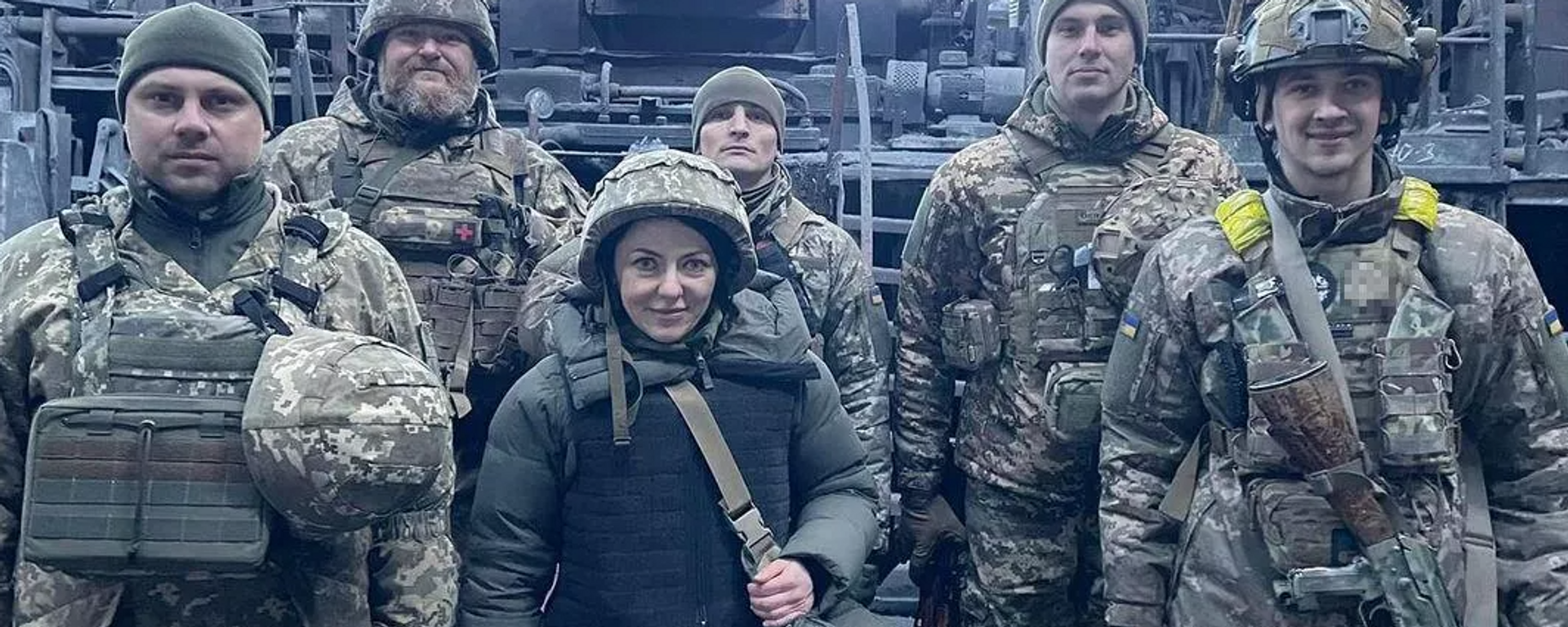 La viceministra de Defensa de Ucrania, Anna Maliar, con los militares ucranianos - Sputnik Mundo, 1920, 21.12.2022