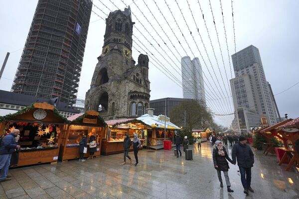 Feria de Navidad en Breitscheidplatz en Berlín, Alemania. - Sputnik Mundo