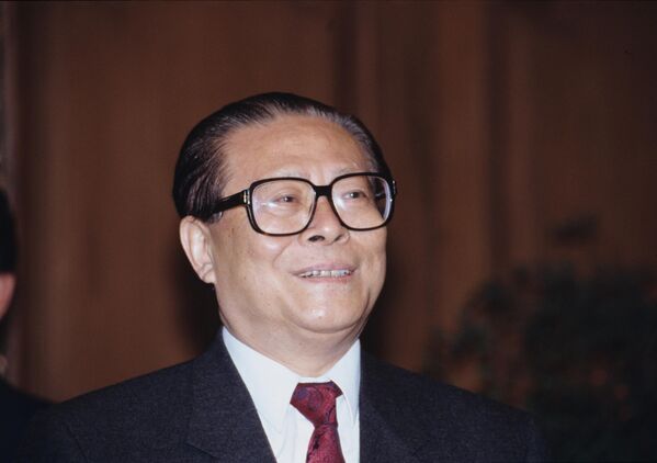 El 30 de diciembre, el expresidente de la República Popular China (RPCh) Jian Zemin falleció a la edad de 96 años. Durante su presidencia, la economía china se convirtió en la séptima del mundo, también fue uno de los impulsores de la Organización de Cooperación de Shanghai (OCS). - Sputnik Mundo