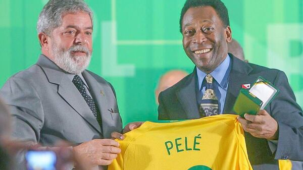 El presidente de Brasil, Lula de Silva, con Pelé, la leyenda del fútbol mundial - Sputnik Mundo
