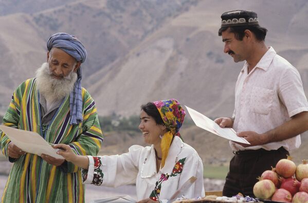 Residentes del antiguo pueblo de Tultkaúl en la RSS de Tayikistán, 1985. - Sputnik Mundo