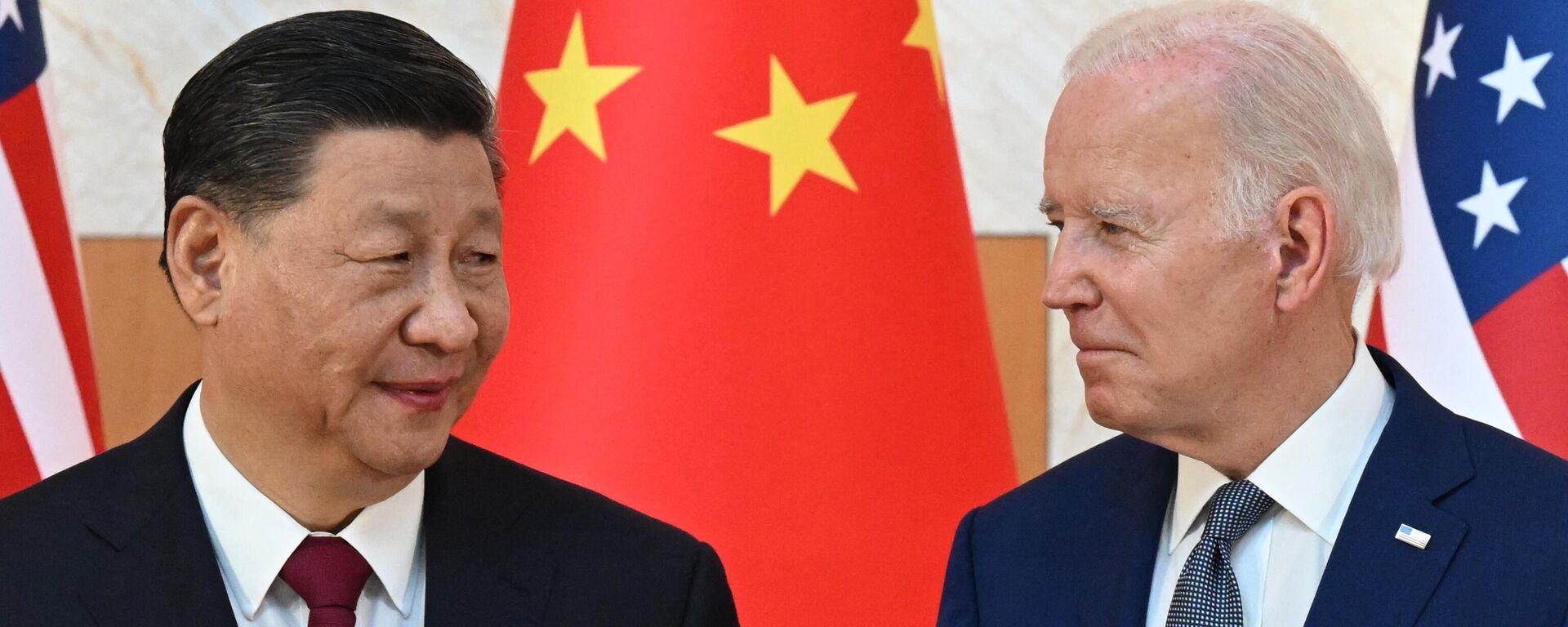 Los presidentes de China y Estados Unidos, de izquierda a derecha: Xi Jinping y Joe Biden. - Sputnik Mundo, 1920, 03.01.2023